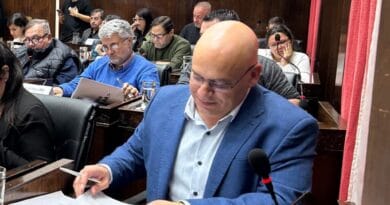 Alfonso Martínez protagonizó el homenaje al papa Francisco y presentó proyecto para que el 21 de abril sea declarado “Día de la fraternidad, la solidaridad y la cultura del encuentro”